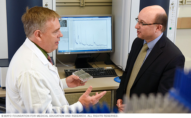 Doctors talking in a lab