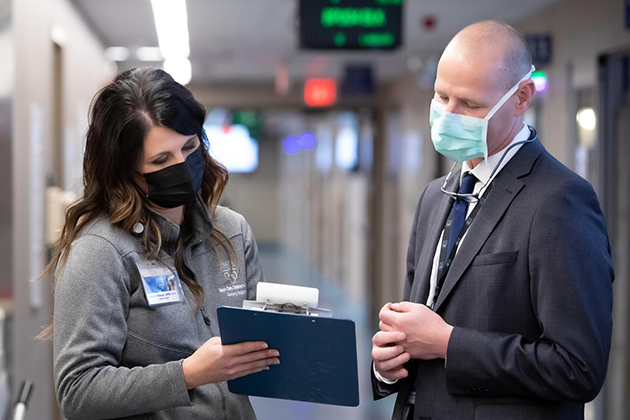 A Mayo surgeon confers with a colleague.