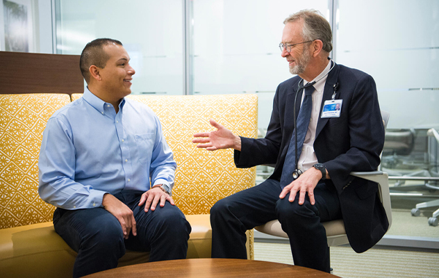 A Mayo Clinic cardiologist in Florida talks with a patient.