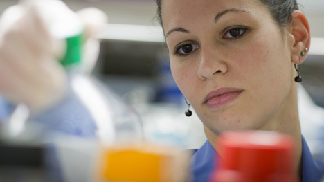 Photo of a Mayo Clinic researcher in a lab